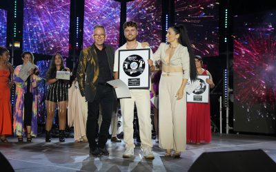 Clausura triunfal de la sexta edición del festival Music Meets Tourism con Ryan Petitjean como ganador del concurso de cantantes